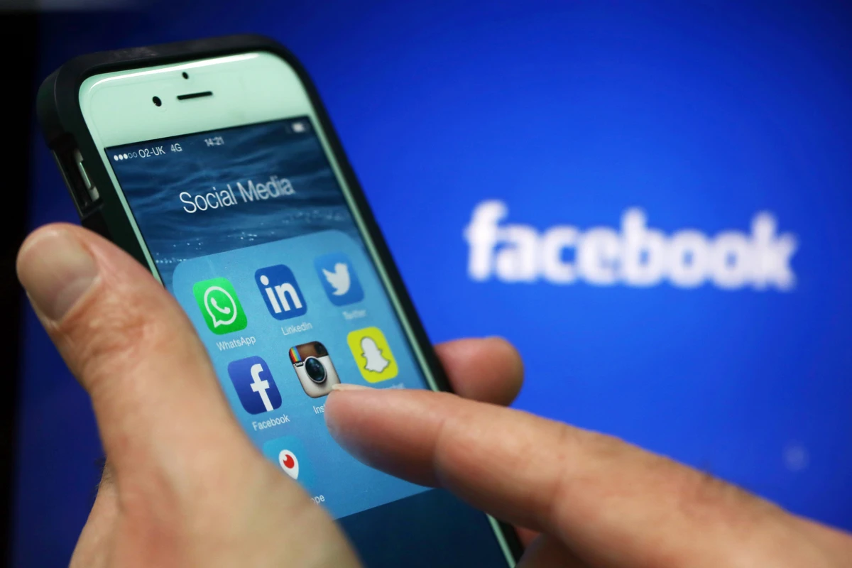 Facebook научился без ведома владельца включать камеру iPhone - ВИДЕО Facebook научился без ведома владельца включать камеру iPhone - ВИДЕО
