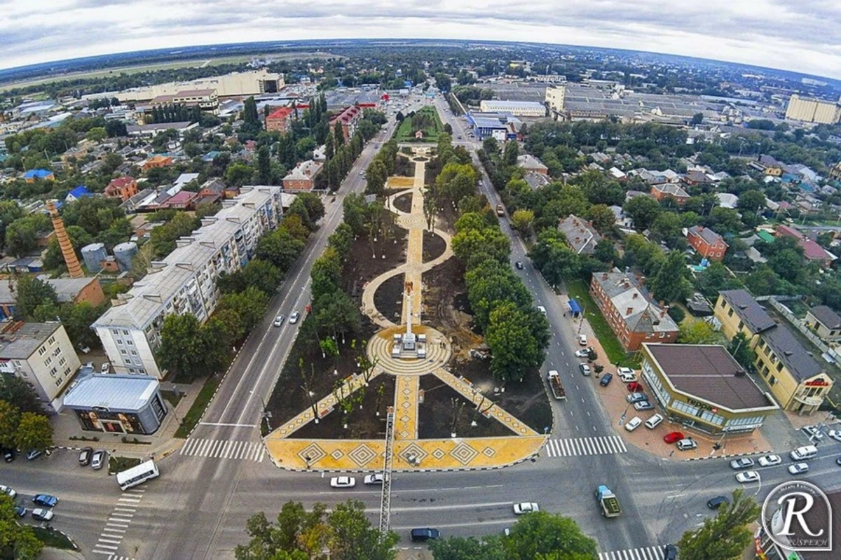 В России депутат закрасил памятную доску армянскому фашисту Гарегину Нжде - ФОТО В России депутат закрасил памятную доску армянскому фашисту Гарегину Нжде - ФОТО