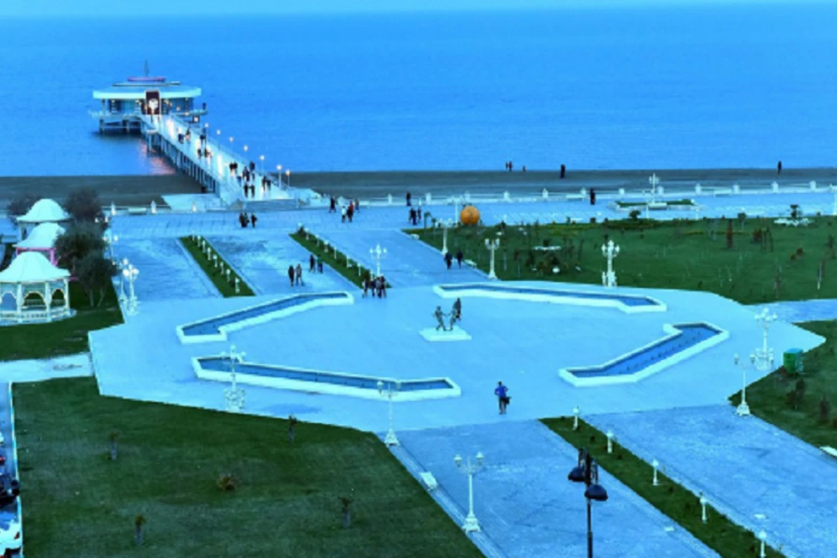 Упавшего в море мужчину спасли сотрудники МЧС