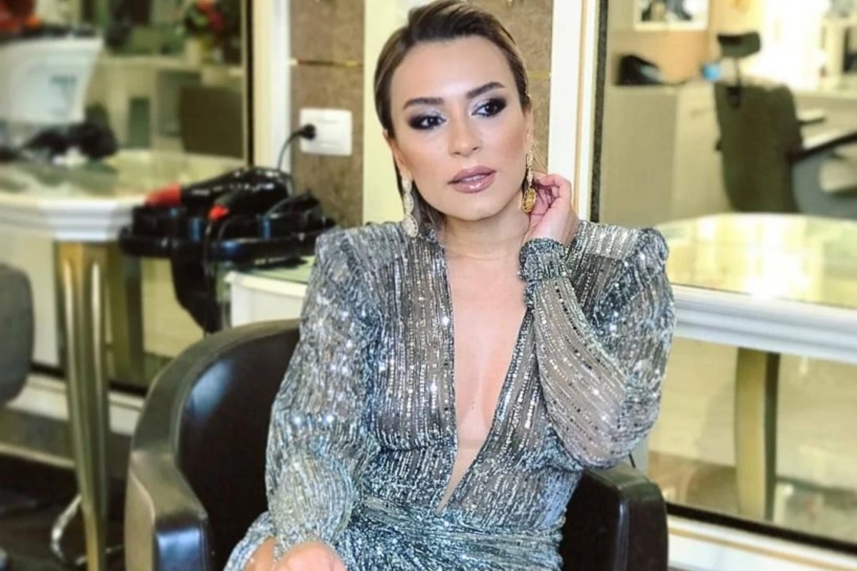 Xalq artisti Tünzalə Ağayeva 2 milyon insanı təhqir etdi: Zir-zibil istəmirəm - VİDEO Xalq artisti Tünzalə Ağayeva 2 milyon insanı təhqir etdi: Zir-zibil istəmirəm - VİDEO