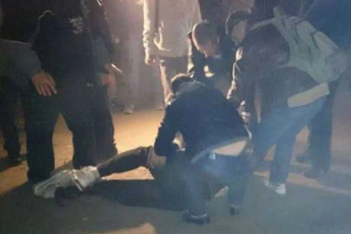 Появились кадры избиения полуголых мужчин, напавших на девушку в Баку - НОВОЕ ВИДЕО