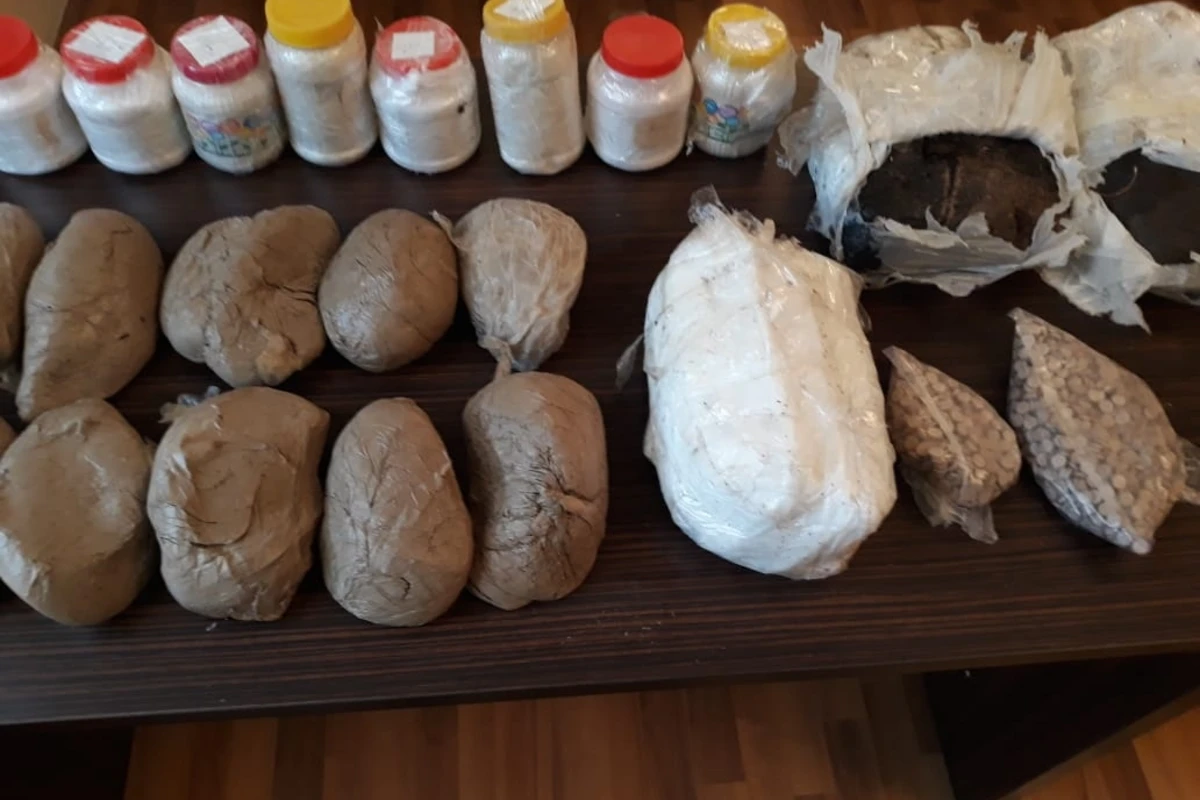 İranlı Azərbaycana külli miqdarda narkotik maddə gətirərkən tutuldu - FOTO İranlı Azərbaycana külli miqdarda narkotik maddə gətirərkən tutuldu - FOTO