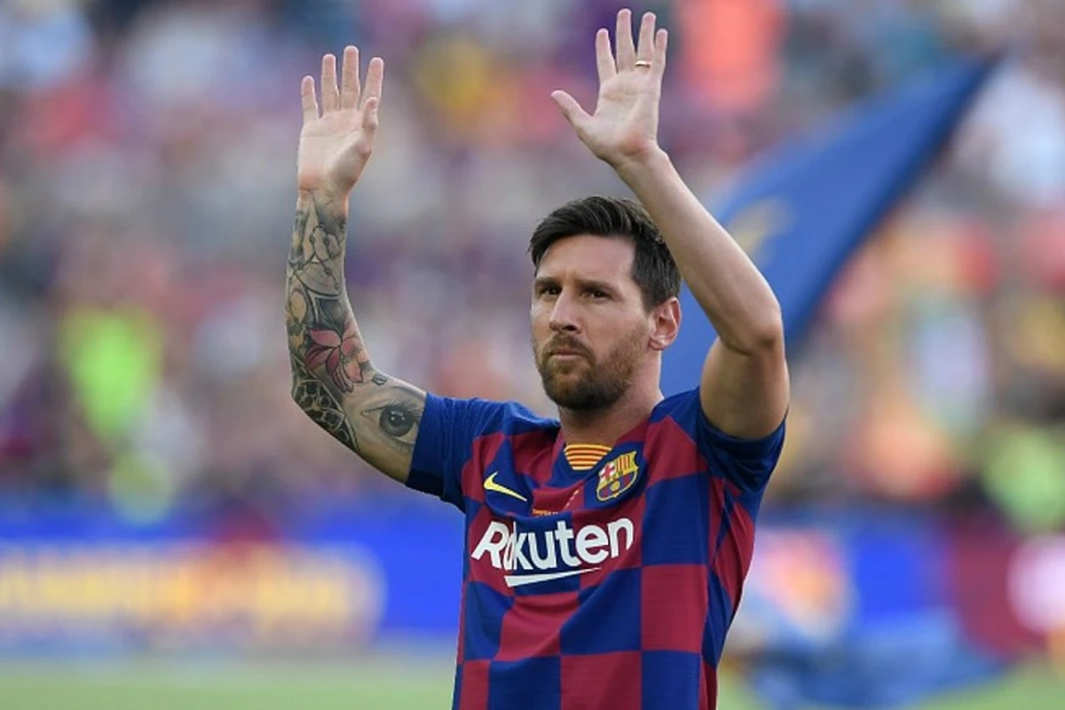 Messi karyerasında yalnız bir futbolçudan forma istəyib Messi karyerasında yalnız bir futbolçudan forma istəyib