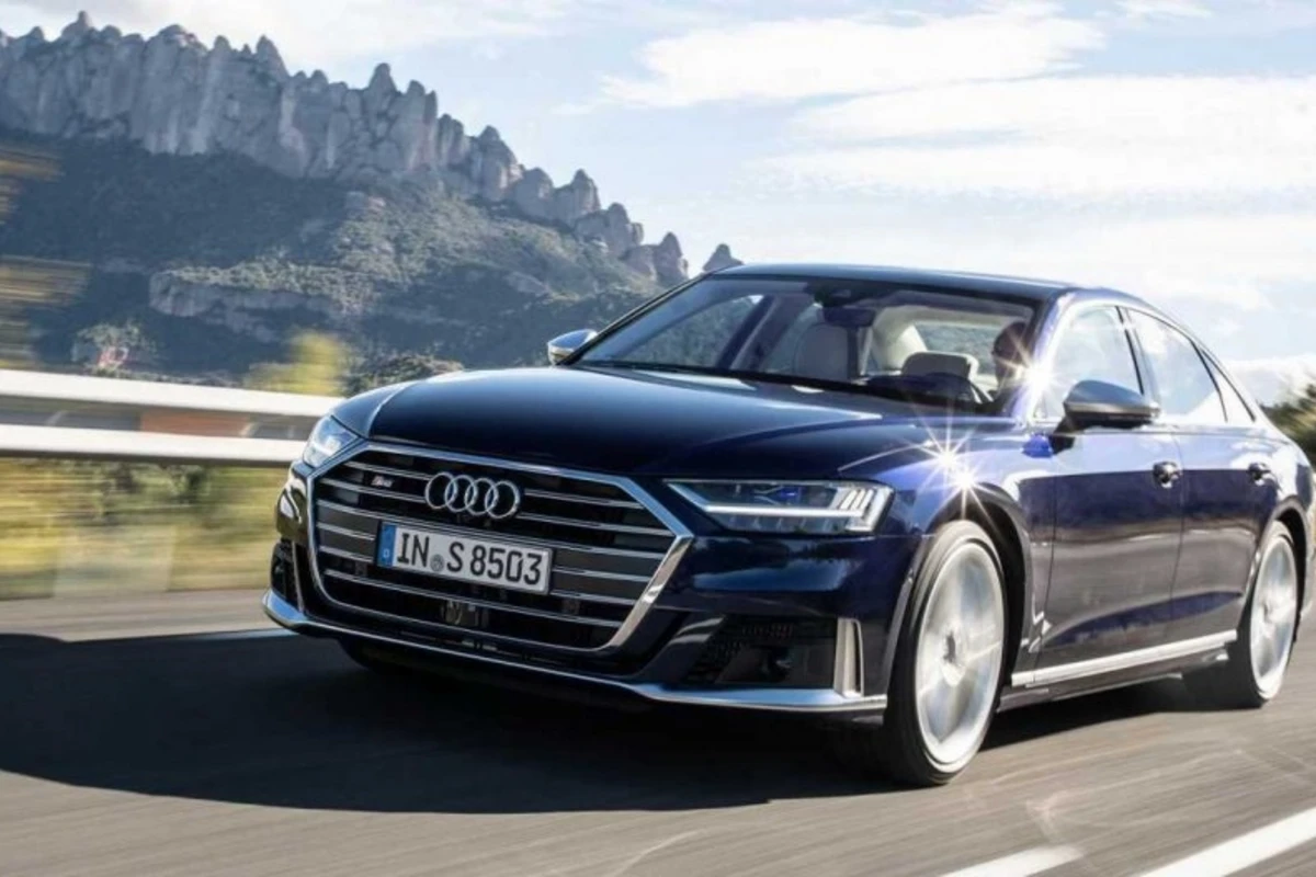Audi S8 sedanının dinamik xarakteristikalarını açıqlayıb Audi S8 sedanının dinamik xarakteristikalarını açıqlayıb
