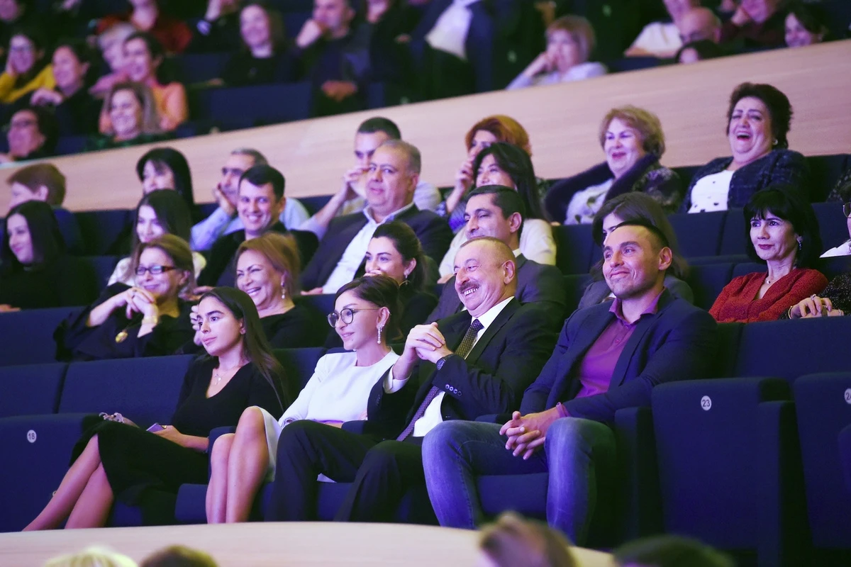 Prezident İlham Əliyev və Mehriban Əliyeva Maksim Qalkinin yaradıcılıq axşamında - FOTO