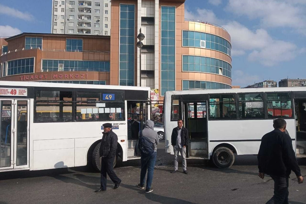 Bakıda sərnişin avtobusu qəza törədib
