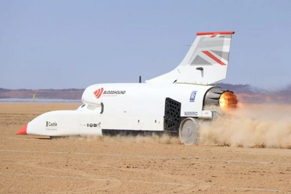 Рекордная скорость: автомобиль Bloodhound разогнали до 1010 км/ч - ВИДЕО Рекордная скорость: автомобиль Bloodhound разогнали до 1010 км/ч - ВИДЕО