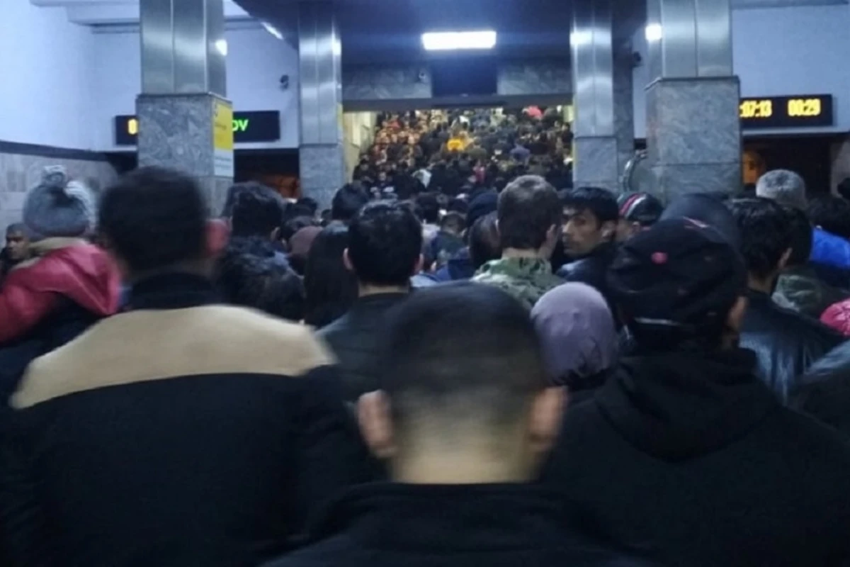 Высокая плотность пассажиропотока в бакинском метро