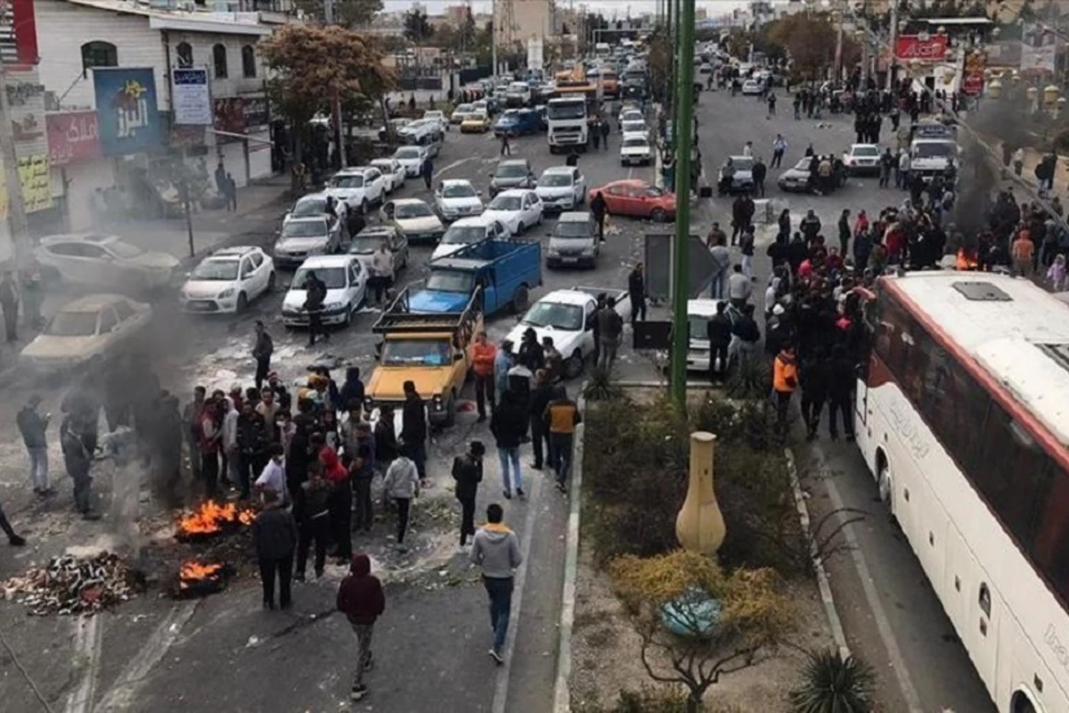 В ходе акций протеста в Тебризе ранены 15 полицейских, есть задержанные