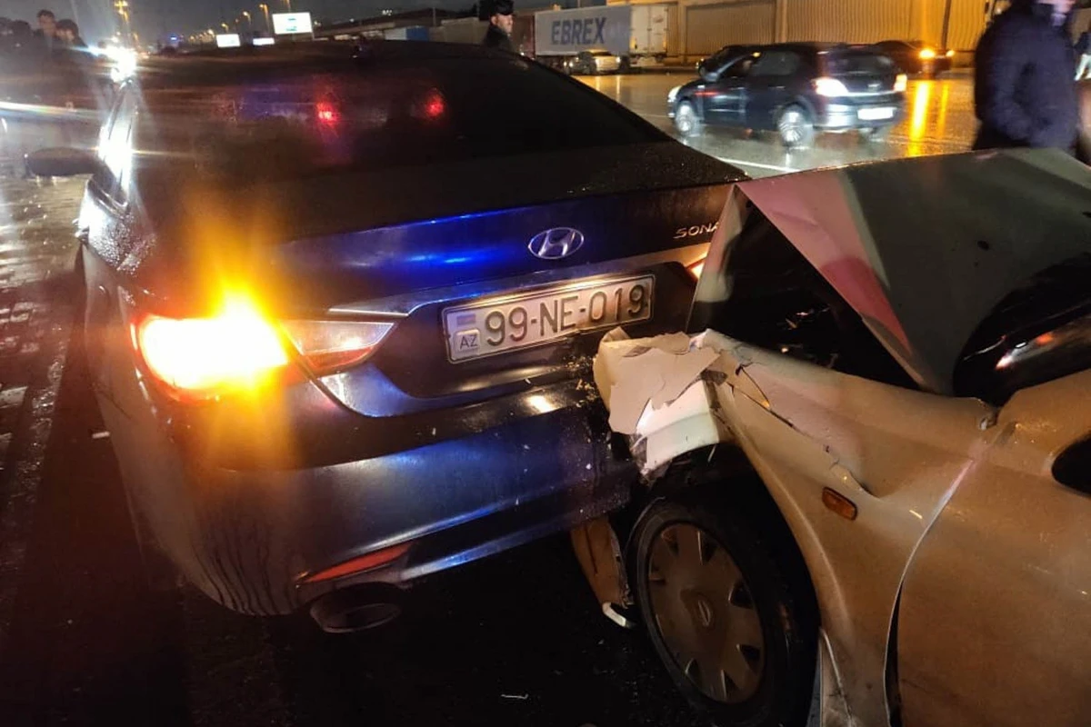 В Баку столкнулись 7 автомобилей: двое пострадавших - ФОТО