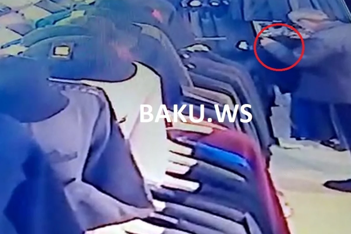 Bakıda kişi qadın satıcının başını qatdı və ... - VİDEO Bakıda kişi qadın satıcının başını qatdı və ... - VİDEO