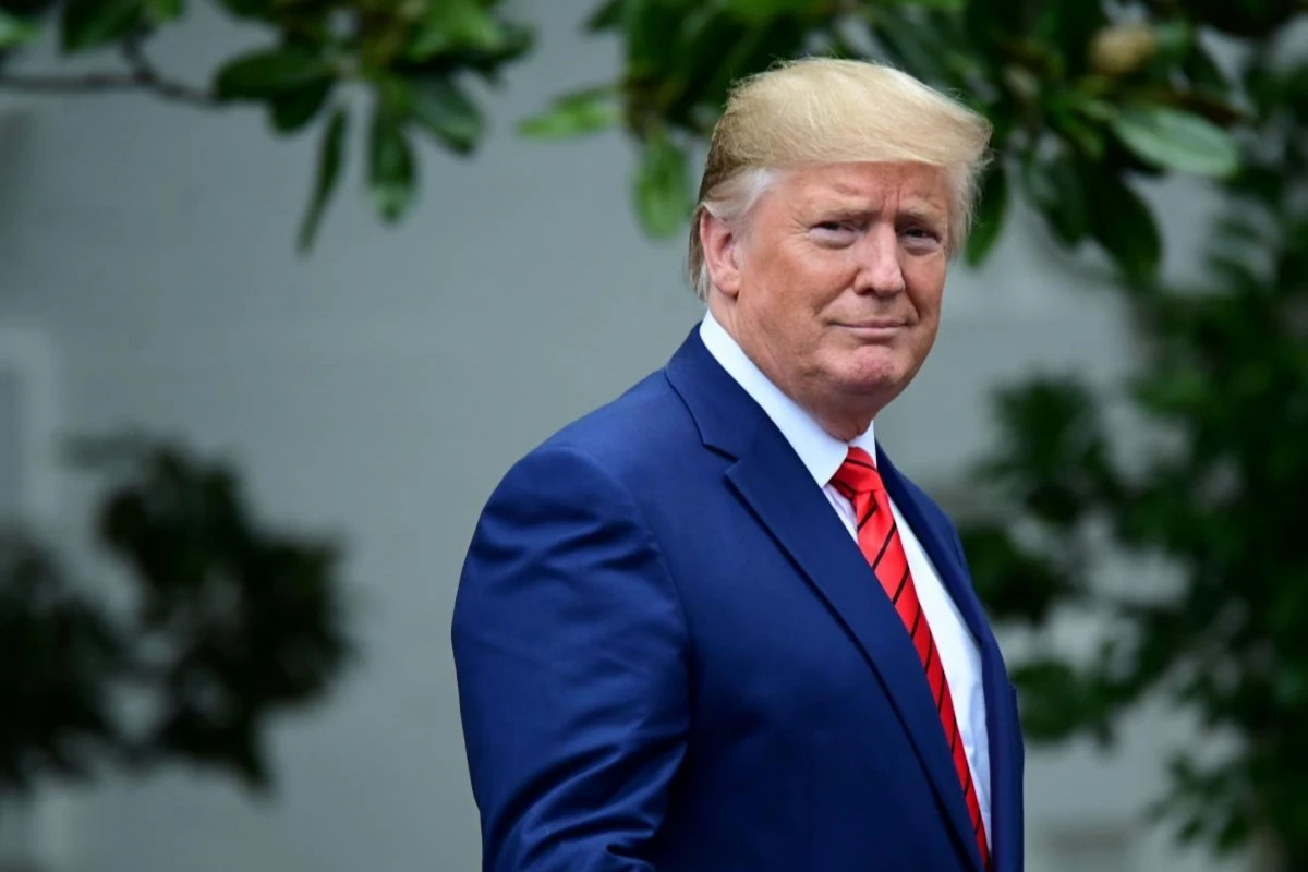 Сотрудники отобрали у Трампа телефон во время поездки в Афганистан Сотрудники отобрали у Трампа телефон во время поездки в Афганистан