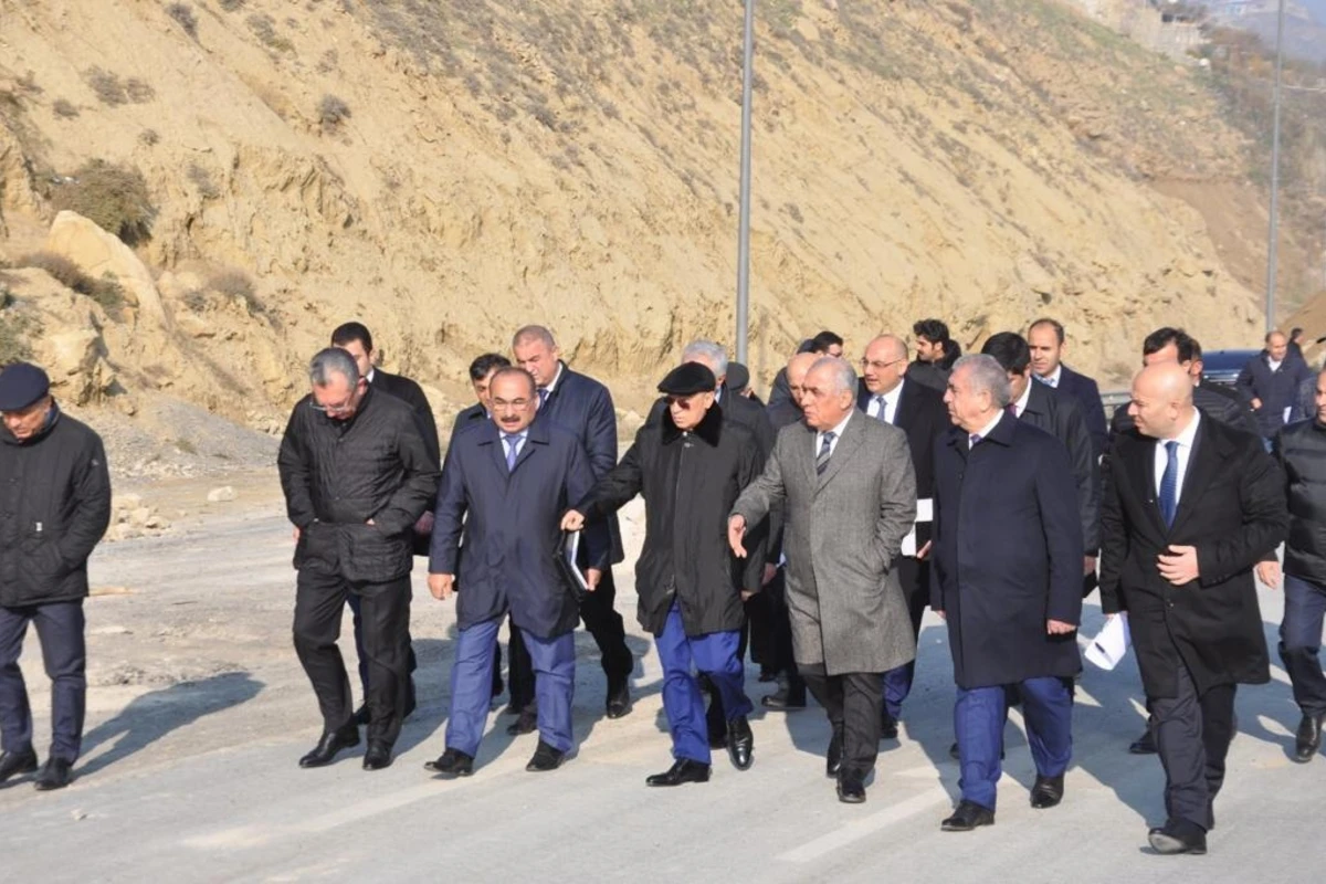Baş Nazir “Bibiheybət”də torpaq sürüşməsi olan əraziyə baxış keçirib - FOTO Baş Nazir “Bibiheybət”də torpaq sürüşməsi olan əraziyə baxış keçirib - FOTO