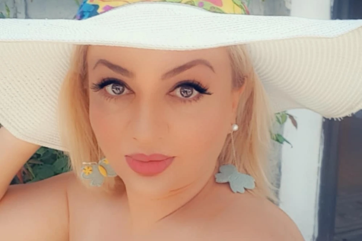 Könül Yusifqızı: Qısa geyinmək yox, tum çıtlayıb yerə atmaq tərbiyyəsizlikdir - VİDEO Könül Yusifqızı: Qısa geyinmək yox, tum çıtlayıb yerə atmaq tərbiyyəsizlikdir - VİDEO