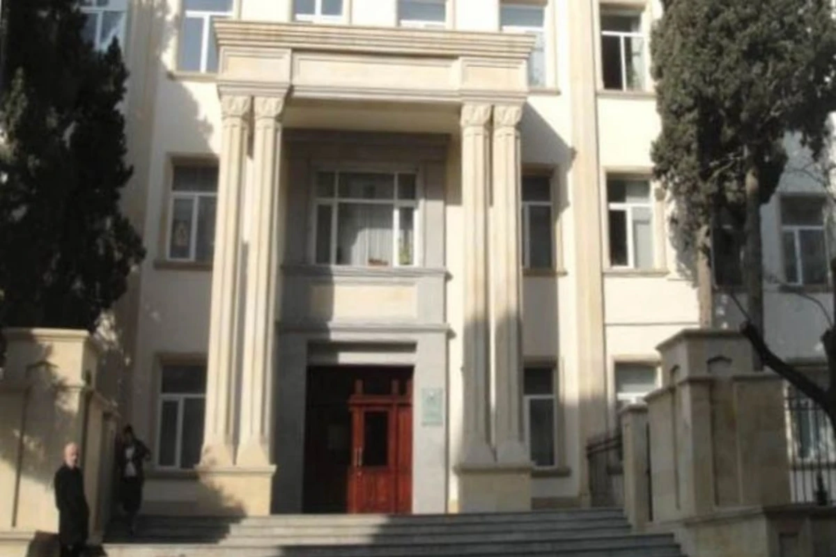 В бакинской школе №35 возникла аварийная ситуация