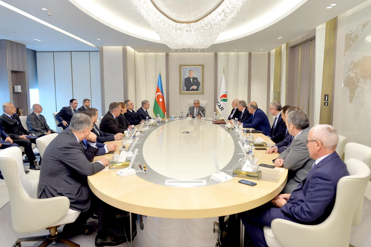 Новый вице-президент SOCAR представлен коллективу - ФОТО