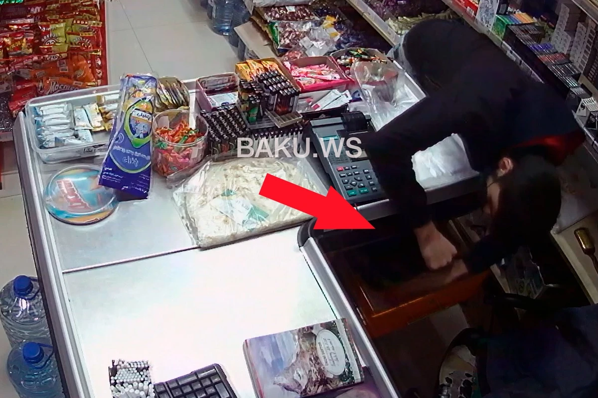 Bakıda ərzaq mağazasından bu üsulla oğurluq etdilər - VİDEO Bakıda ərzaq mağazasından bu üsulla oğurluq etdilər - VİDEO