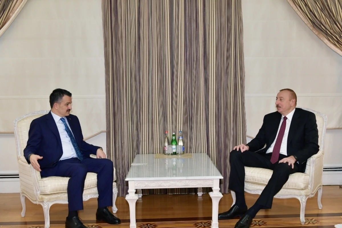 Президент Ильхам Алиев принял турецкого министра - ФОТО