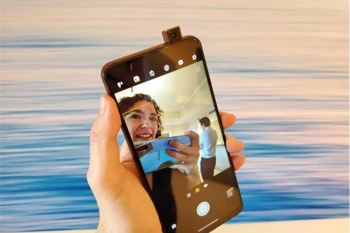Motorola представила смартфон с быстрой зарядкой