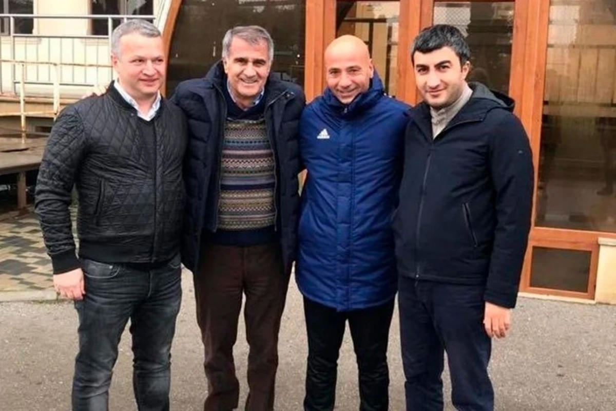 Главный тренер сборной Турции Шенол Гюнеш приехал в Баку