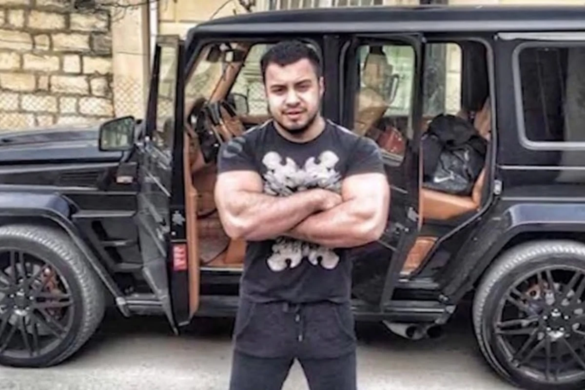 Əli Həsənovun nəvəsi maşın nömrələrini satışa çıxardı: 20 min manat - FOTO Əli Həsənovun nəvəsi maşın nömrələrini satışa çıxardı: 20 min manat - FOTO