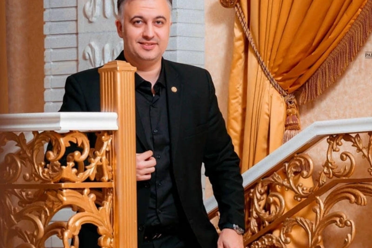 İnstaqram əxlaqsızları müğənni edib