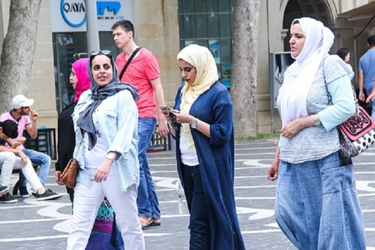Bakıda işə düzəlmək istəyən əcnəbi qadın həyatının şokunu yaşadı Bakıda işə düzəlmək istəyən əcnəbi qadın həyatının şokunu yaşadı