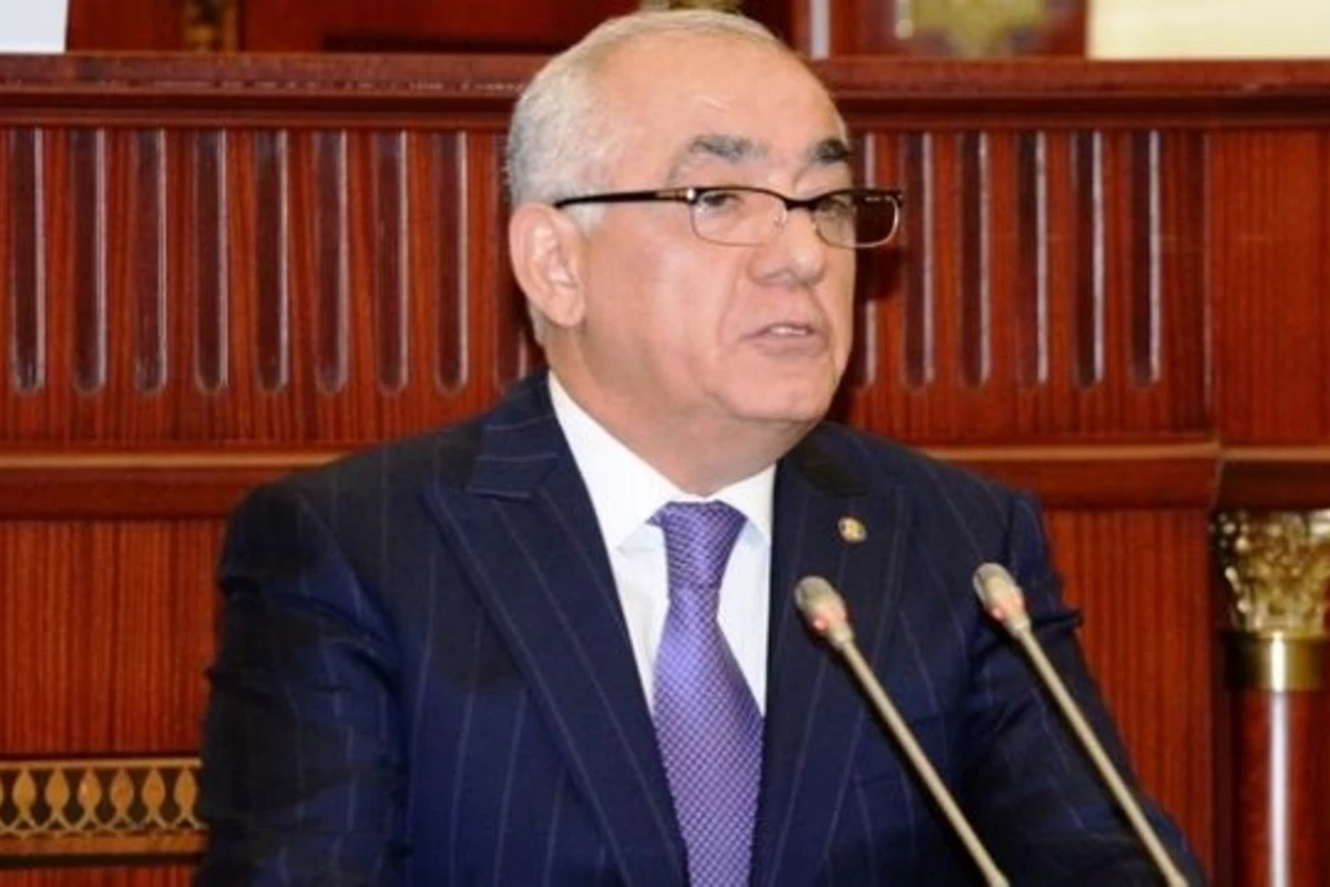 Əli Əsədovdan dövlət məktəbləri ilə bağlı QƏRAR Əli Əsədovdan dövlət məktəbləri ilə bağlı QƏRAR