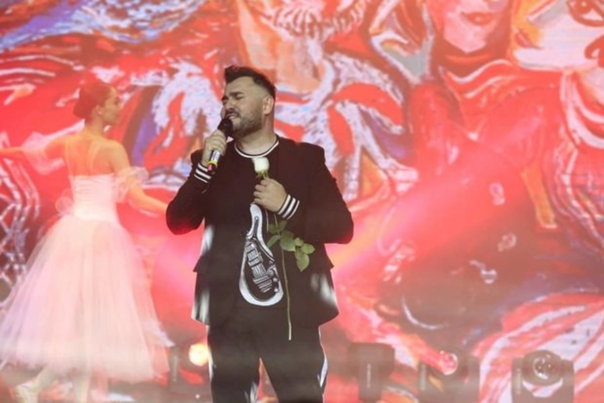 Murad Arif Azərbaycan könüllülərinə konsert verdi - FOTO Murad Arif Azərbaycan könüllülərinə konsert verdi - FOTO