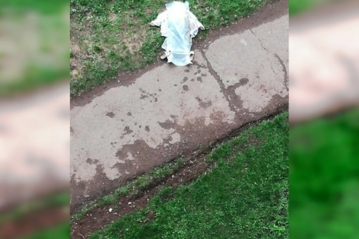 В Баку сестра известного футболиста выбросилась с 18-го этажа и разбилась насмерть