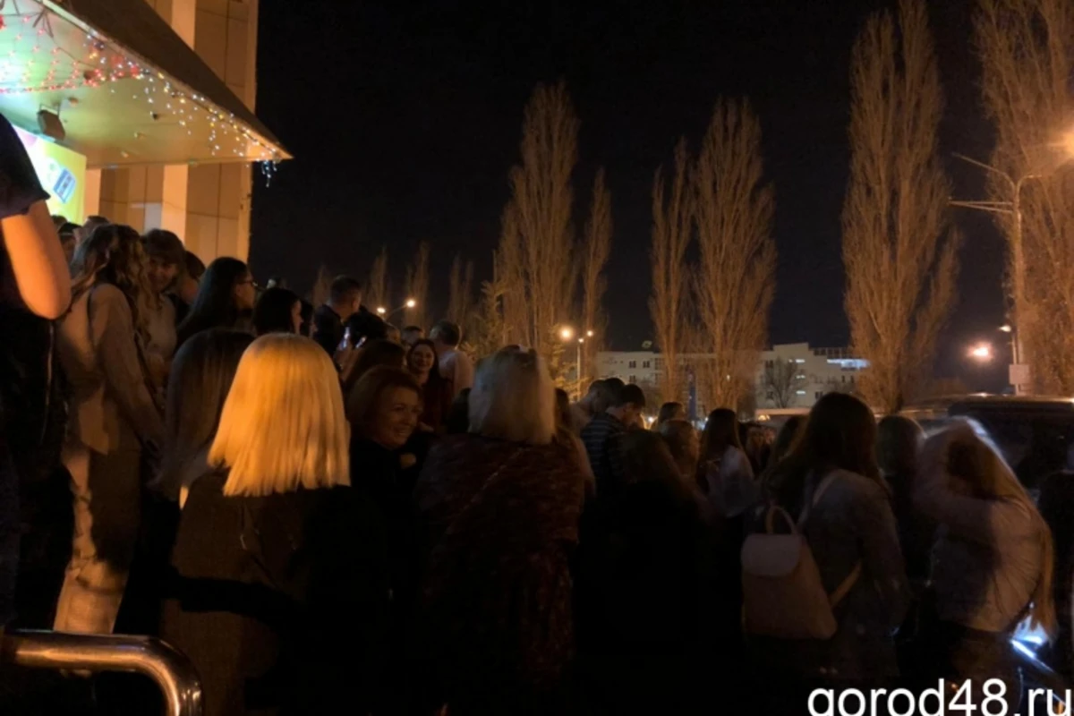 С концерта HammAli &amp; Navai эвакуировали 500 человек - ВИДЕО