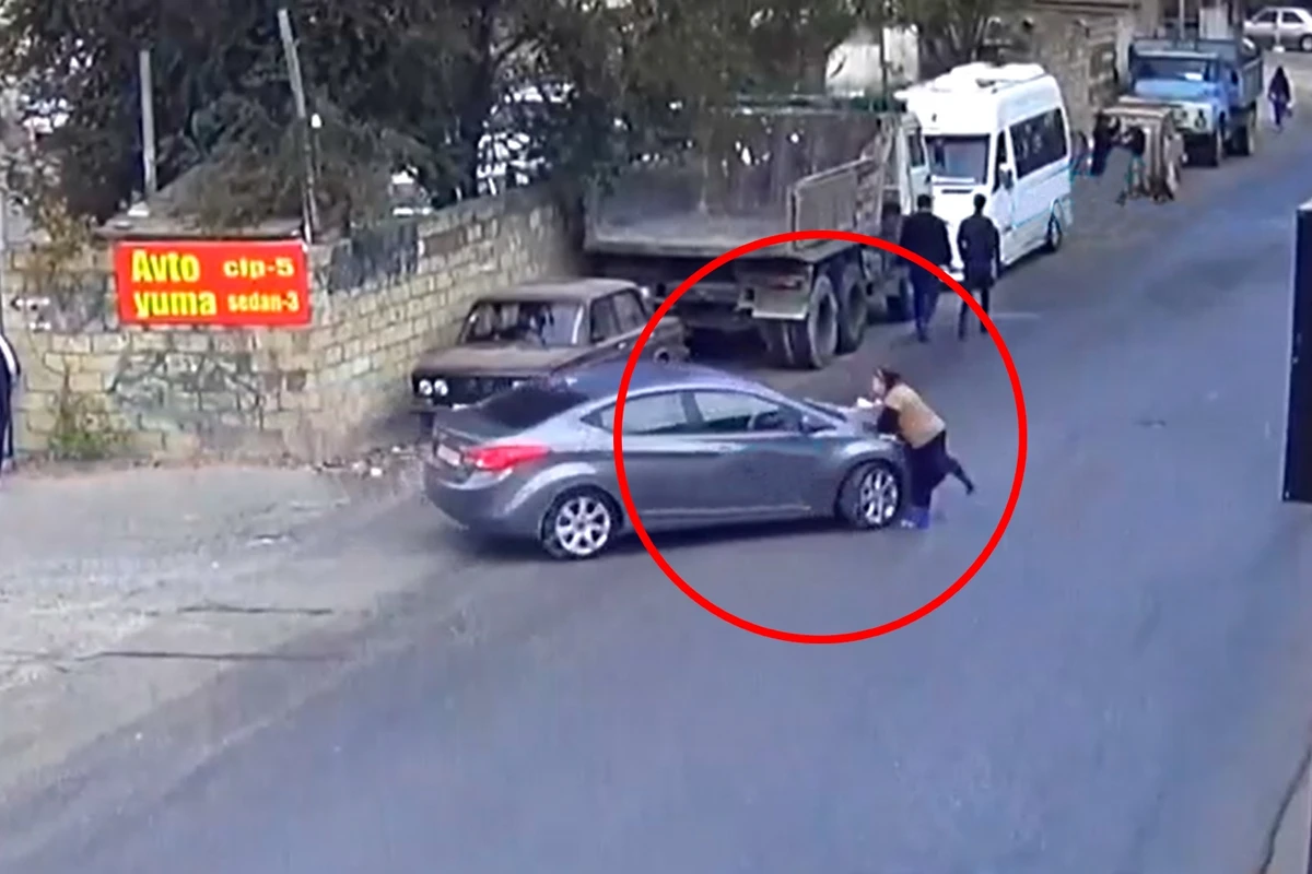 Yolu keçən qadını maşın belə vurdu – Suiqəsd, yoxsa ... - REAL VİDEO Yolu keçən qadını maşın belə vurdu – Suiqəsd, yoxsa ... - REAL VİDEO