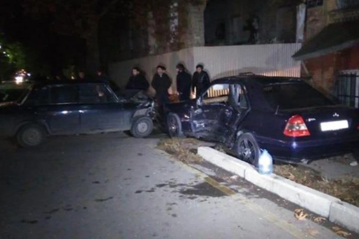 Bərdədə Mercedes və “VAZ” toqquşub - Ölən var