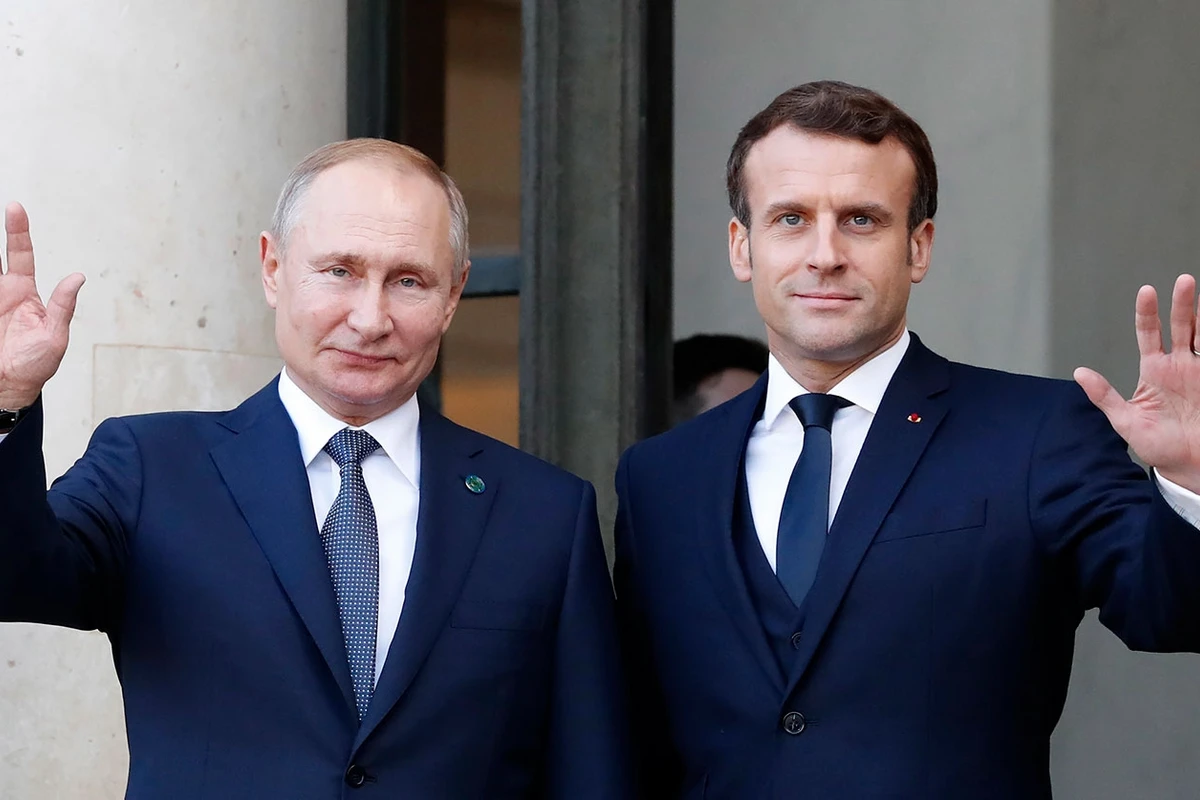 Путин и Макрон начали переговоры в Париже