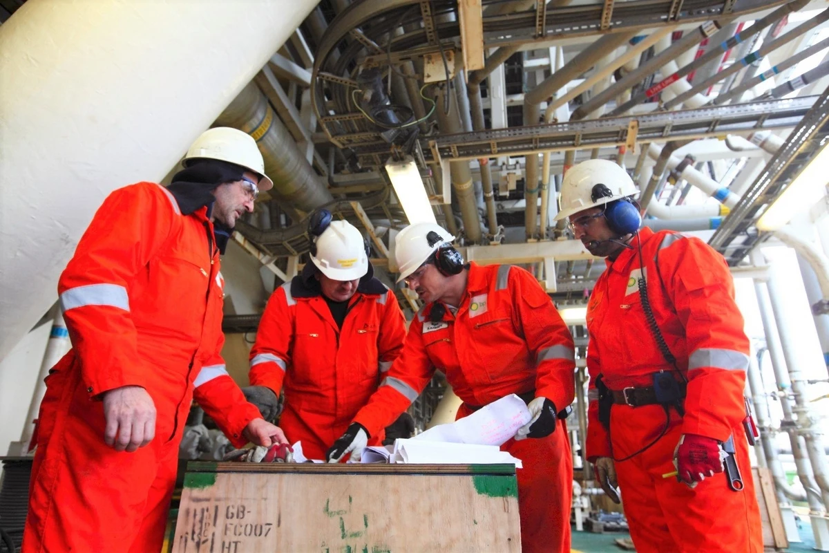 BP-də xaricilər azərbaycanlılardan niyə daha çox maaş alır? - VİDEO BP-də xaricilər azərbaycanlılardan niyə daha çox maaş alır? - VİDEO