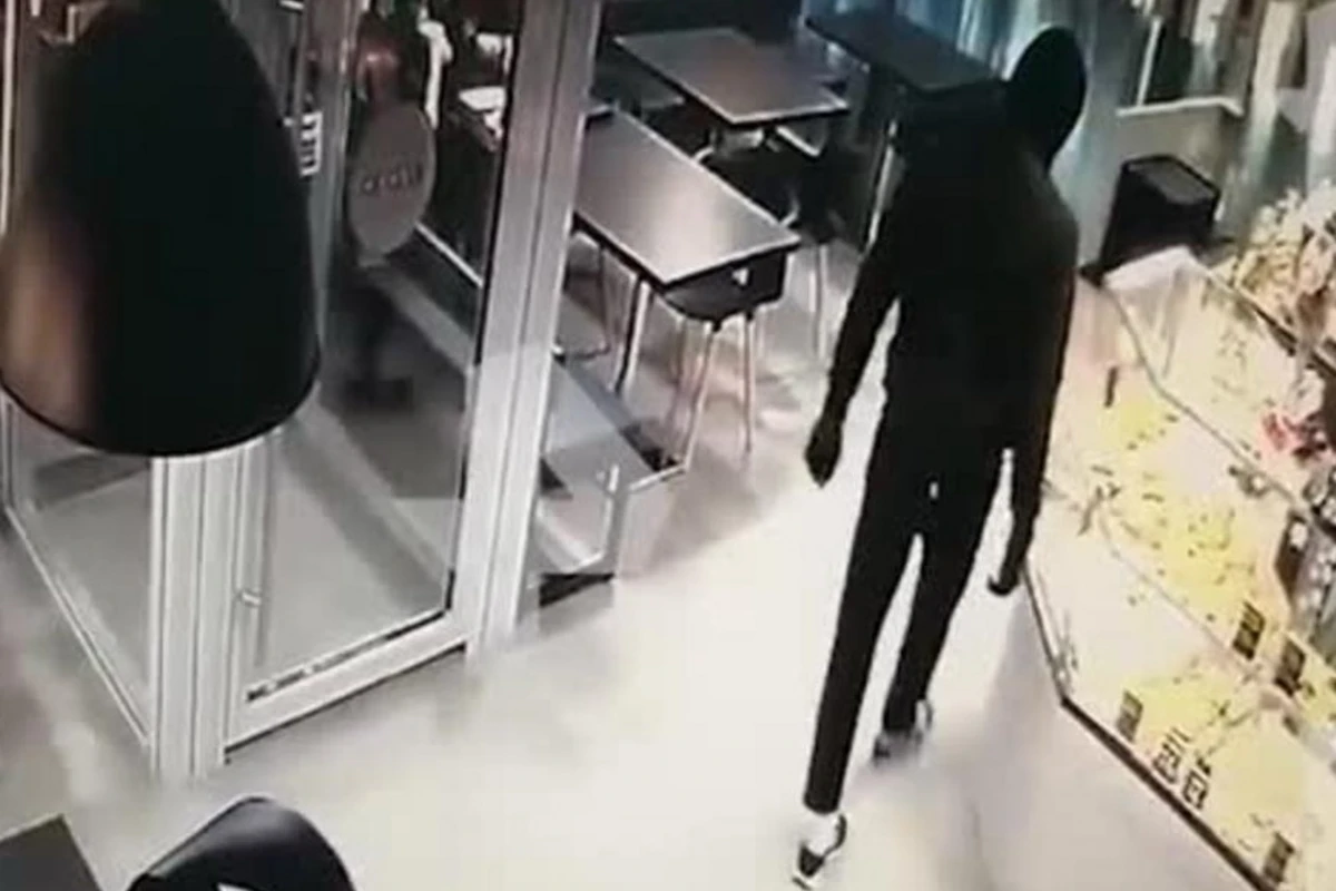 Избиение 18-летней россиянки семью парнями из-за внешнего вида попало на ВИДЕО