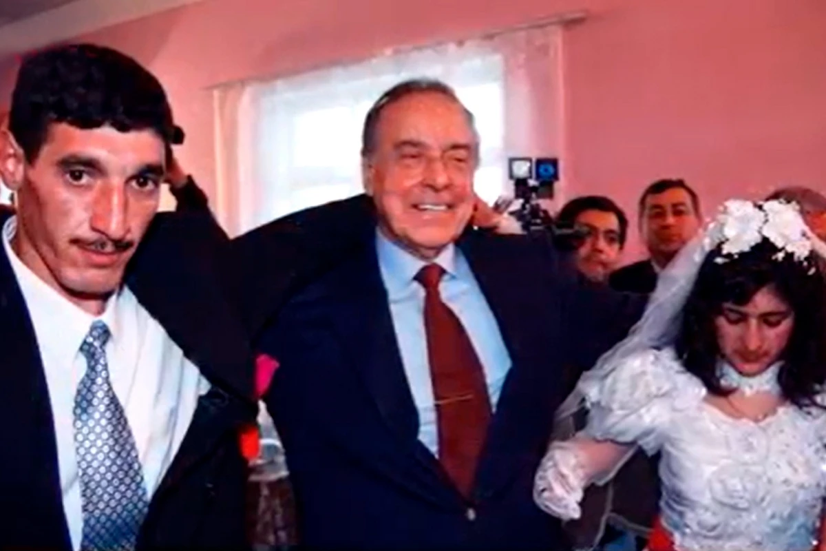 Qarabağ əlili: Heydər Əliyev toyumda Süleymani havasını oynadı - VİDEO Qarabağ əlili: Heydər Əliyev toyumda Süleymani havasını oynadı - VİDEO