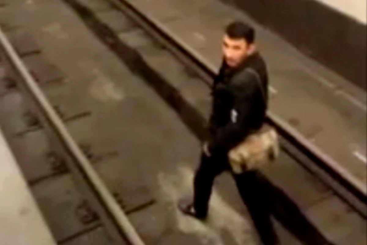 Özünü metroda qatar yoluna atan şəxsin kimliyi məlum oldu - RƏSMİ