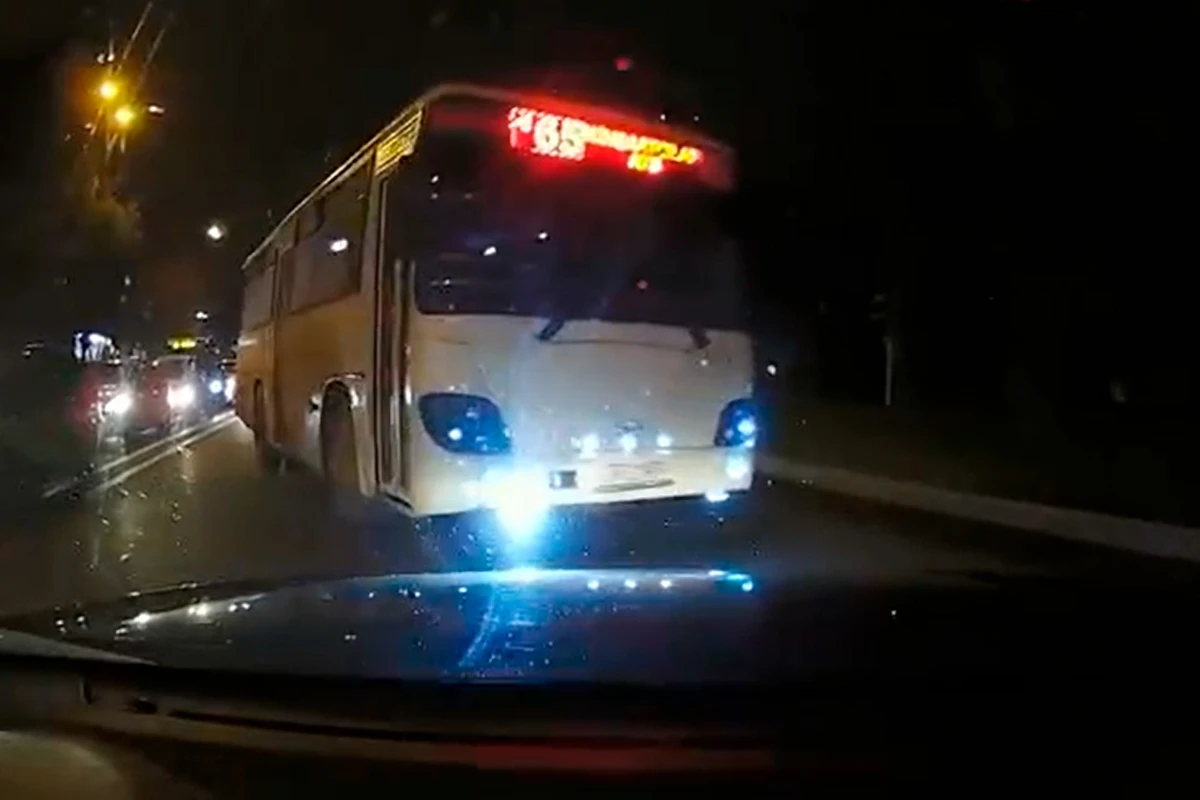 Bakının ən özbaşına marşrut avtobusları - ÖLÜM TƏHLÜKƏSİ - VİDEO