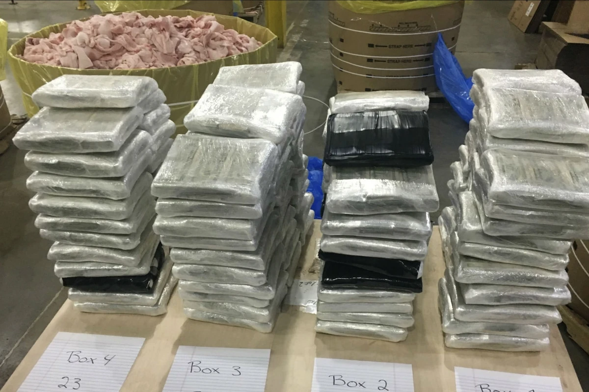 Полицейские нашли 3 миллиона долларов в бочках с сырыми свиными лопатками