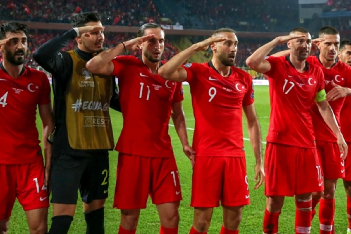 UEFA Türkiyə millisini əsgər salamına görə cəzalandırmadı 