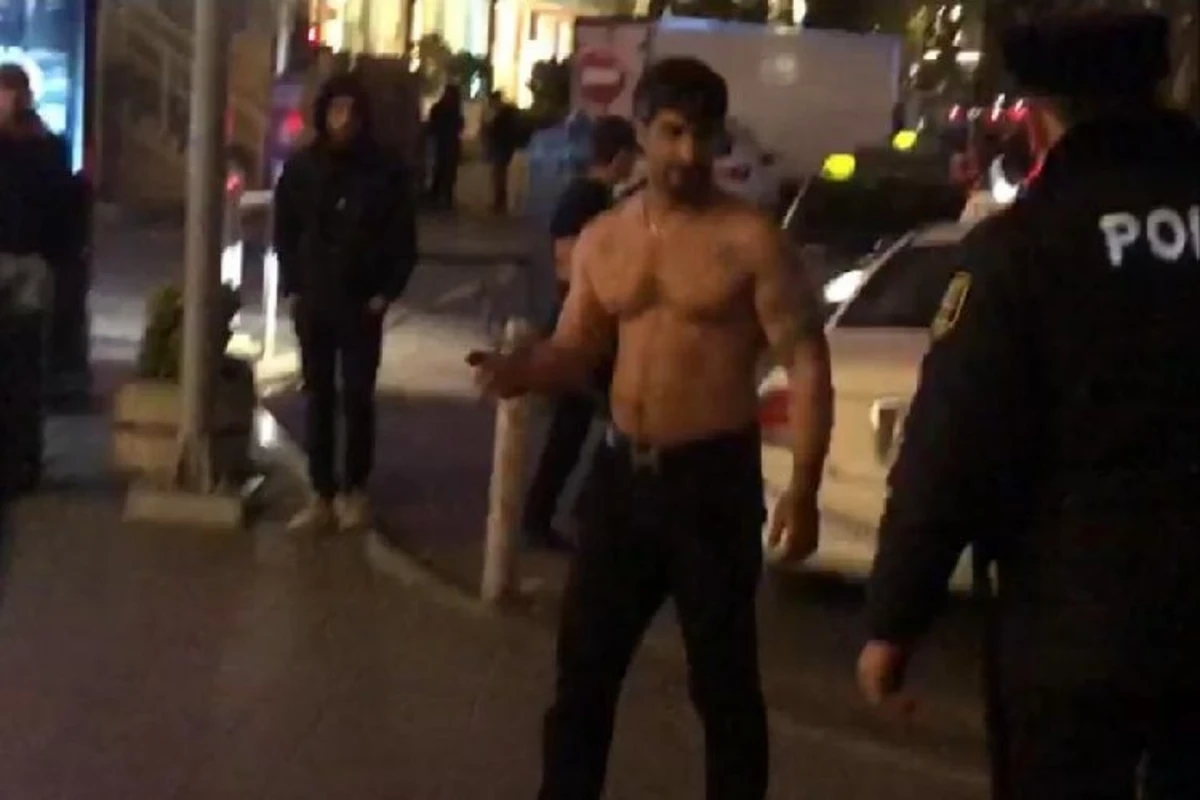 “Tarqovı”da iki nəfər bıçaqla insanlara hücum etdi - VİDEO/FOTO (YENİLƏNİB) “Tarqovı”da iki nəfər bıçaqla insanlara hücum etdi - VİDEO/FOTO (YENİLƏNİB)