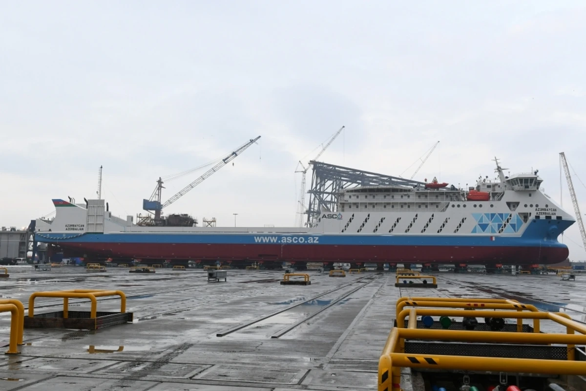 Bakıda istehsal olunan ilk tanker istifadəyə verildi - FOTO Bakıda istehsal olunan ilk tanker istifadəyə verildi - FOTO