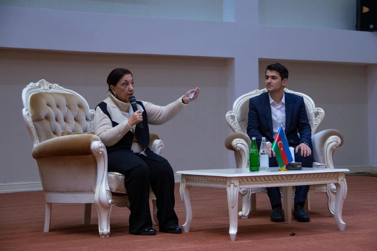 Dilarə Seyidzadənin gənclərlə “Heydər Əliyev: vətəndaşlıq və dövlətçilik” mövzusunda görüşü olub - FOTO