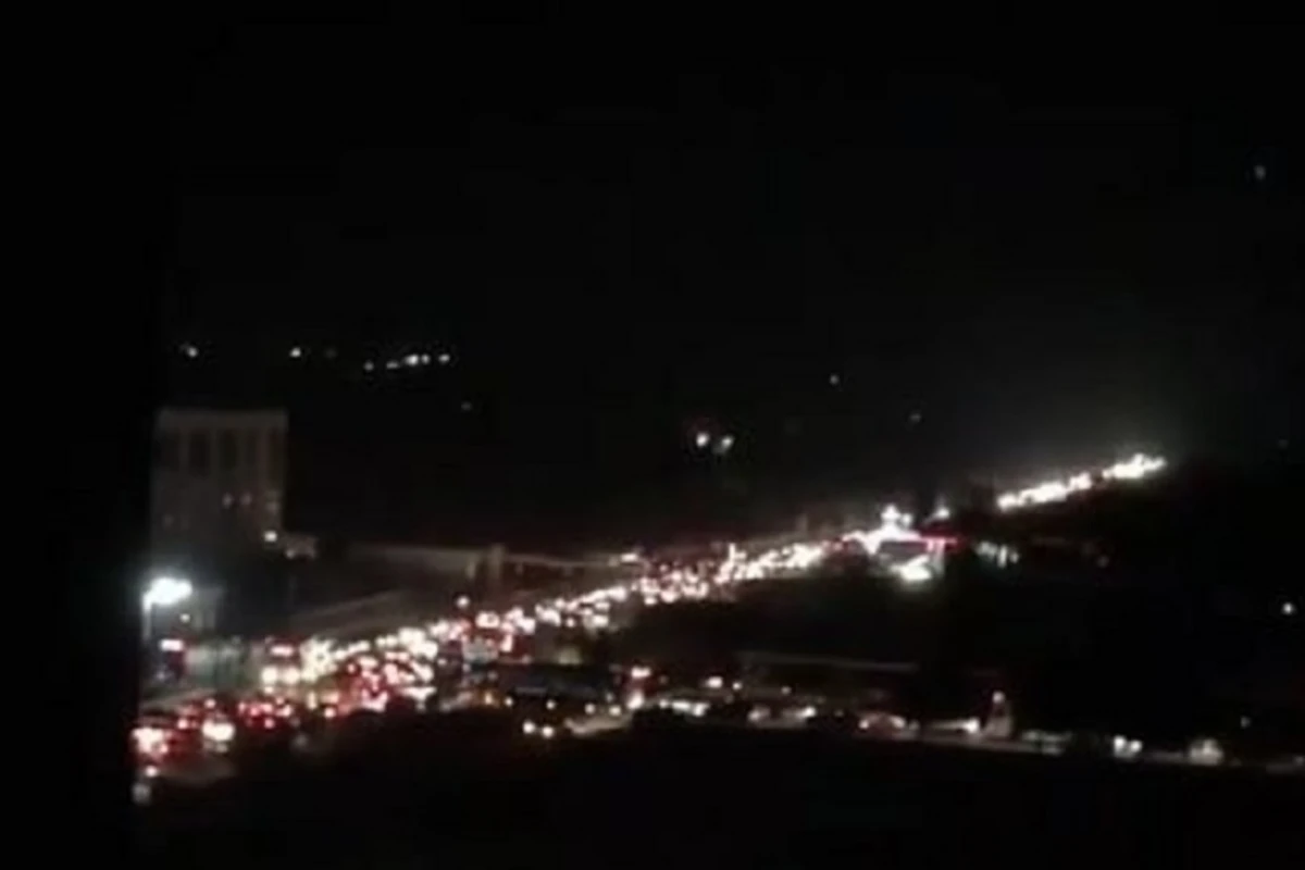 Bakının 3-cü mikrorayonunda elektrik enerjisinin verilişi dayandırıldı