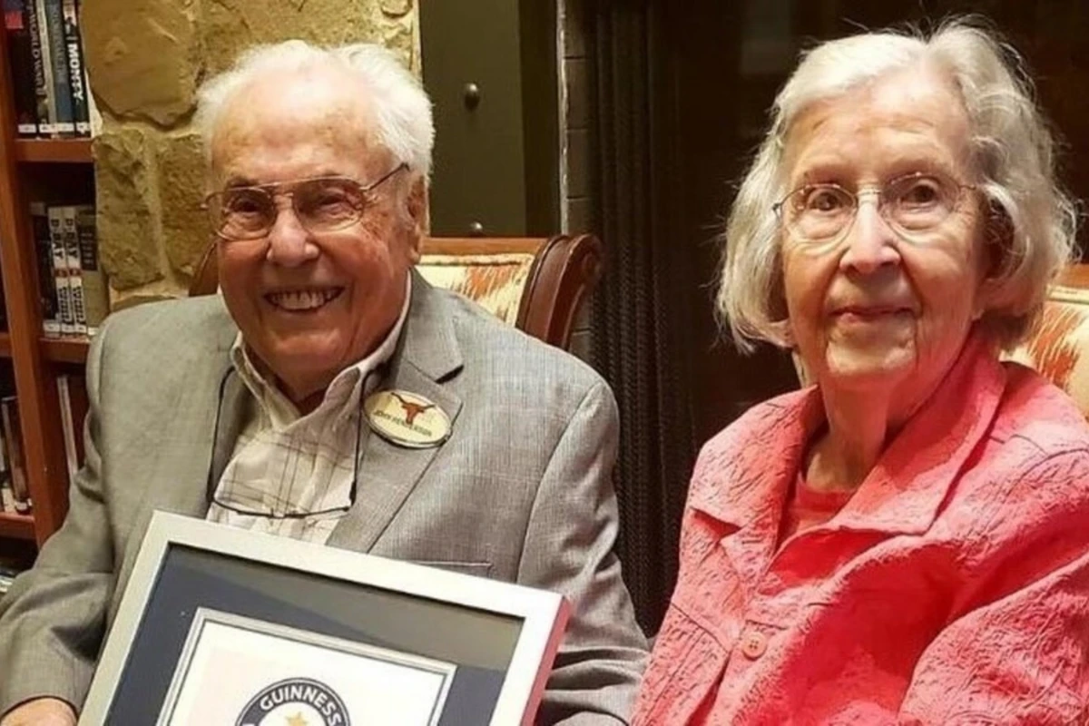 Старейшая в мире супружеская пара отпраздновала 80-летие свадьбы - ВИДЕО