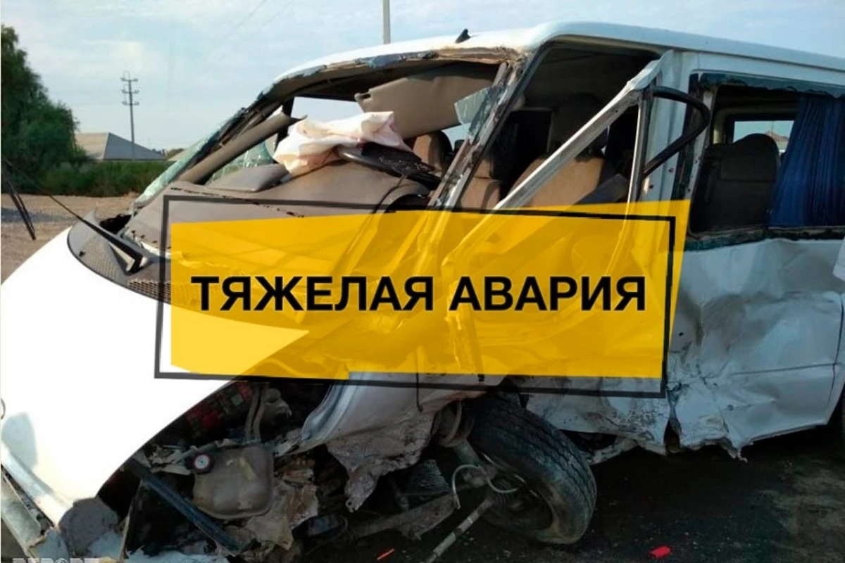 В Азербайджане перевернулся микроавтобус: 2 человека погибли, 5 ранены