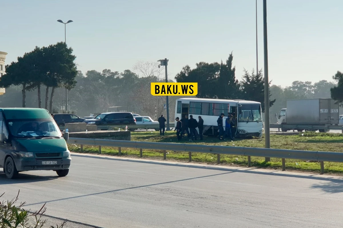 SON DƏQİQƏ - Sərnişin avtobusu qəzaya uğradı - Xəsarət alanlar var - FOTO