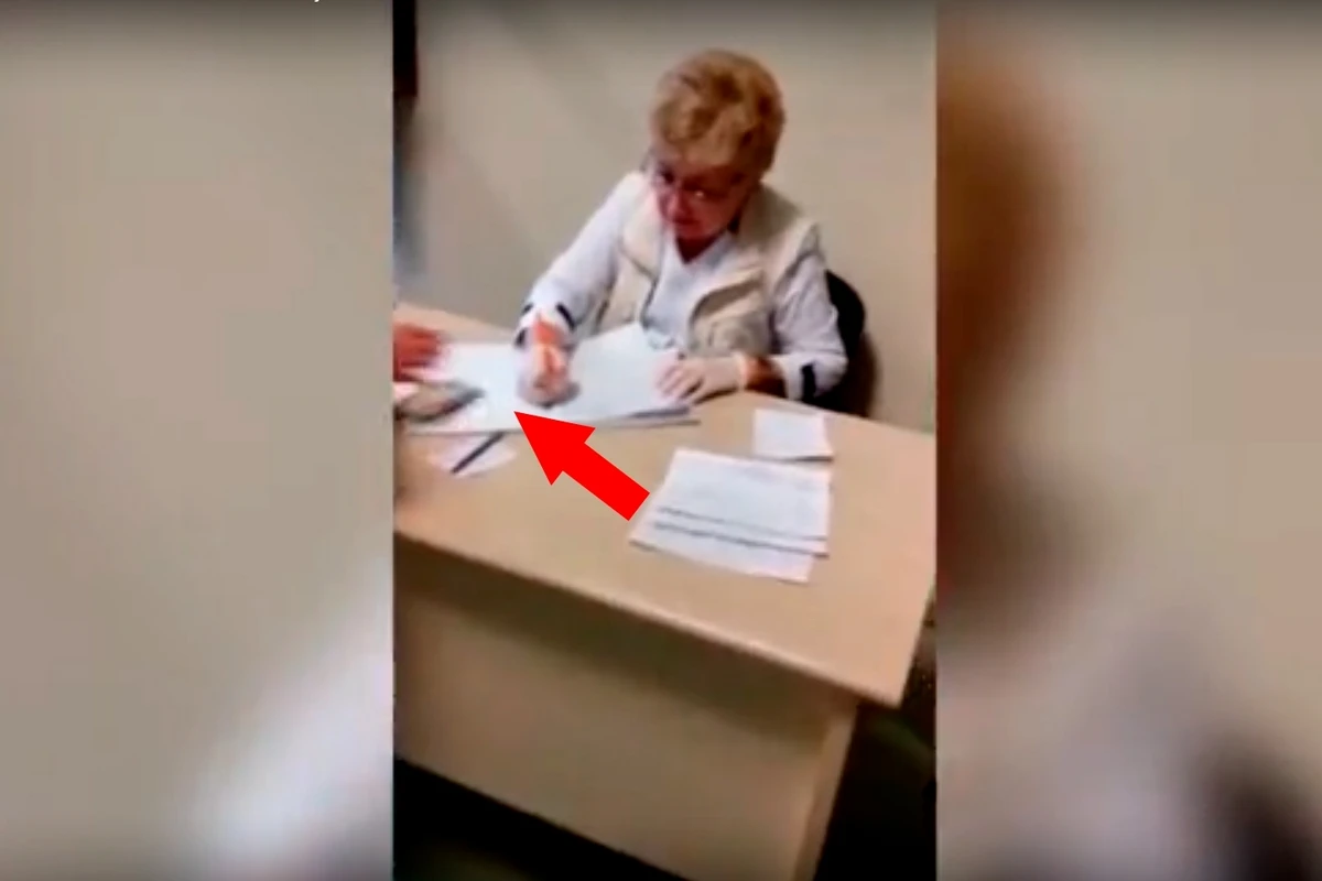Получение взятки врачом в Гусаре засняли на камеру - ВИДЕО