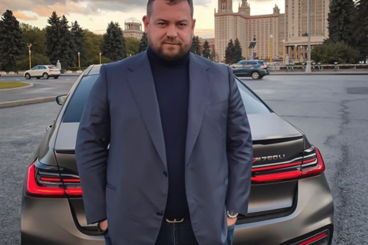 Автоблогера Эрика Давидыча в Москве и Петербурге преследуют хулиганы Автоблогера Эрика Давидыча в Москве и Петербурге преследуют хулиганы